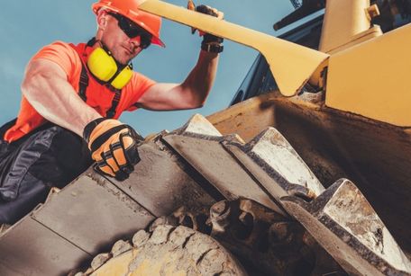 iş makinesi revizyonu, motor revizyonu, şanzıman revizyonu, diferansiyel revizyonu, hidrolik sistem revizyonu, tork konvertör revizyonu, aks grubu revizyonu, yürüyüş takımı revizyonu, fren sistemi revizyonu, iş makinesi bakım onarım, hidrolik pompa revizyonu, hidrolik motor revizyonu, valf bakım onarımı, hortum imalatı, hidrolik test ve ayar, periyodik bakım, planlı bakım programları, iş makinesi genel bakım, yedek parça temini, revizyonlu yedek parça, iş makinesi yedek parça, Tulpar İş Makinaları